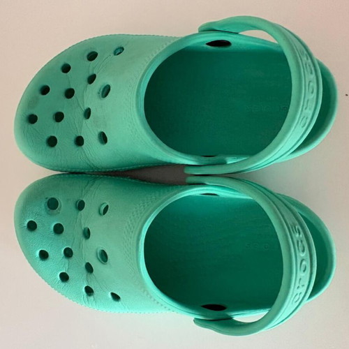 Crocs kids size C10 like new, fits 27-28