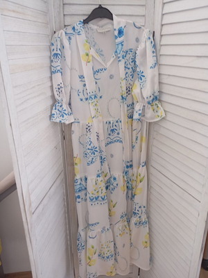 Never Fully Dressed Medium Dress with Lemon Print like new