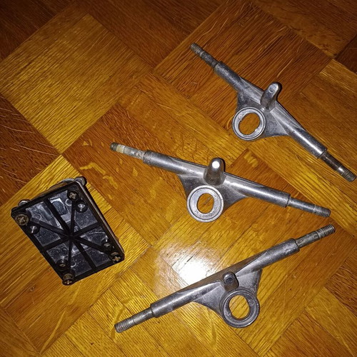 Skateboard trucks and base used, set of 3+1 metal