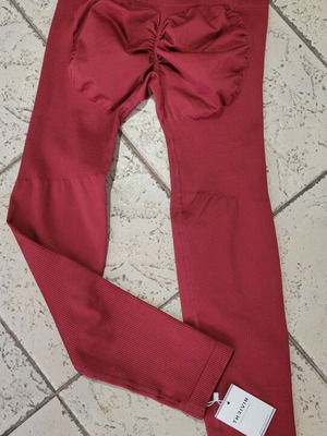Thrivin women's sports leggings new, red, size M