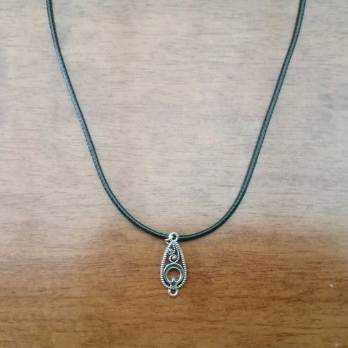 Leather pendant necklace new