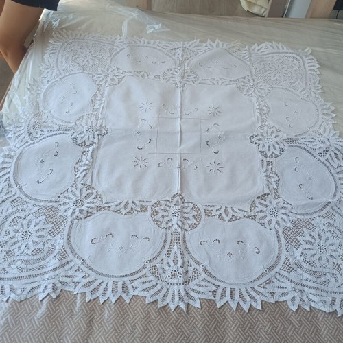 Vintage handmade embroidered tablecloth used, 1.28×1.24m, cutwork lace