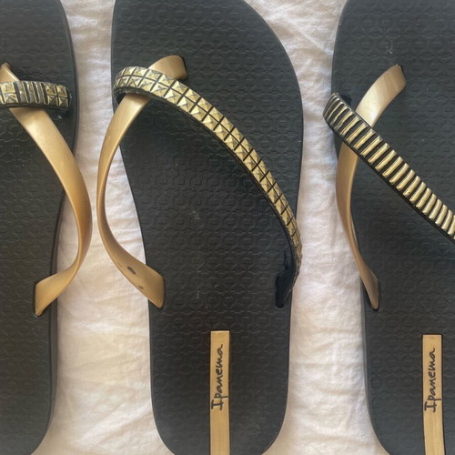 Ipanema flip flops used, pack of 3, size 35.5, black-gold