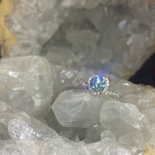 Silver ring with heart-shaped moissanite, size 16mm