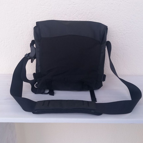 The North Face messenger bag like new, black