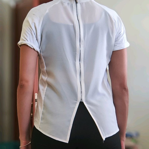 Bershka T-shirt like new, size S, white, with back zipper