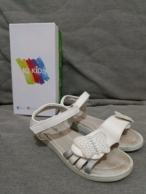 Πέδιλα IQ Shoes νούμερο 28 σαν καινούργια, λευκά με πεταλούδα