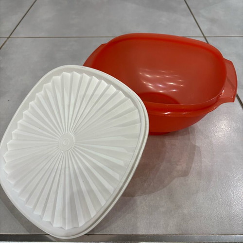 Tupperware vintage bowl 2.2 liters new