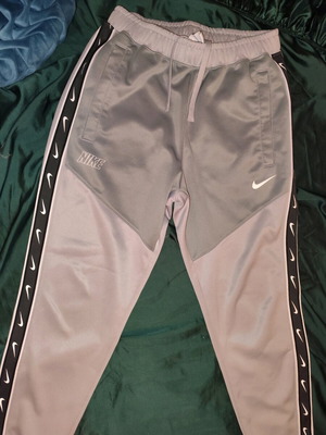 панталони nike