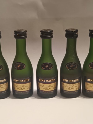 Remy Martin mini cognac set, 7 bottles 30ml