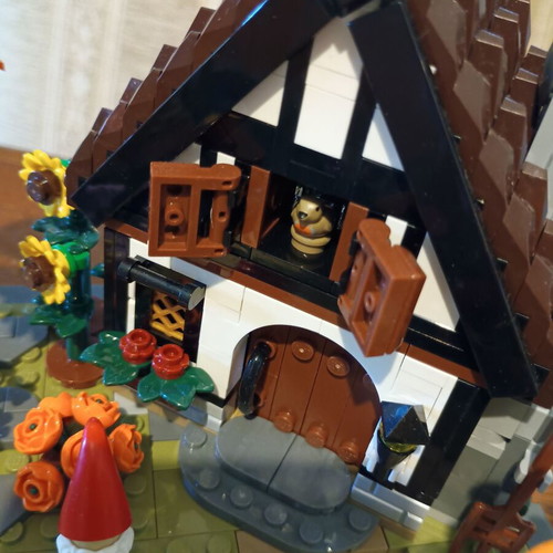 Lego Autumn Cottage Garden used, detailed fall landscape set