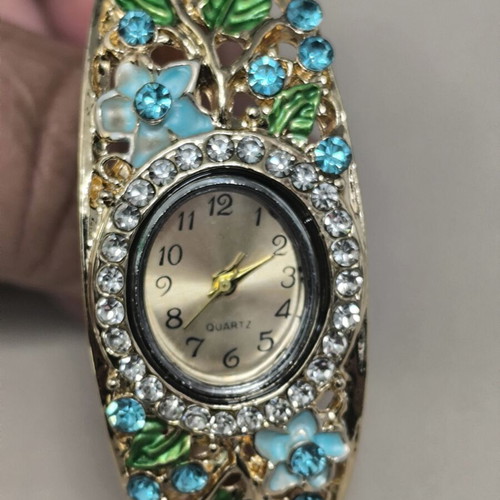 Women's Floral Bracelet Watch with Quartz Movement and Strass