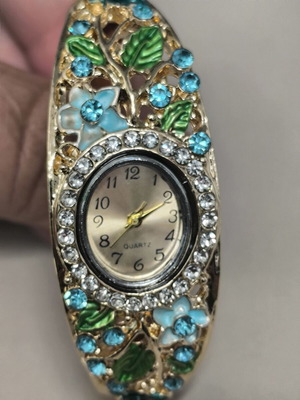 Women's Floral Bracelet Watch with Quartz Movement and Strass