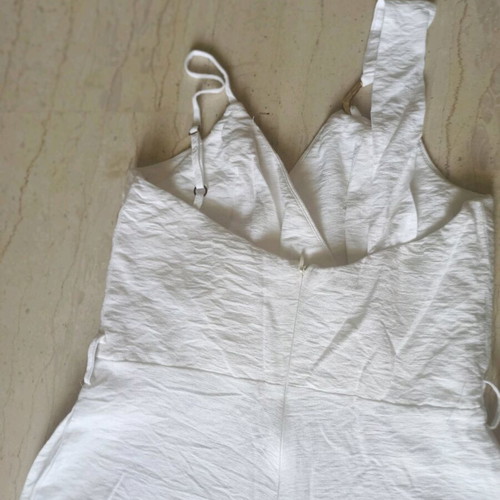 Le Vertige women's white jumpsuit size small like new with belt