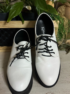 Oxford shoes white like new, size 37