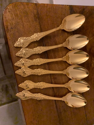 Gold-plated spoons set like new