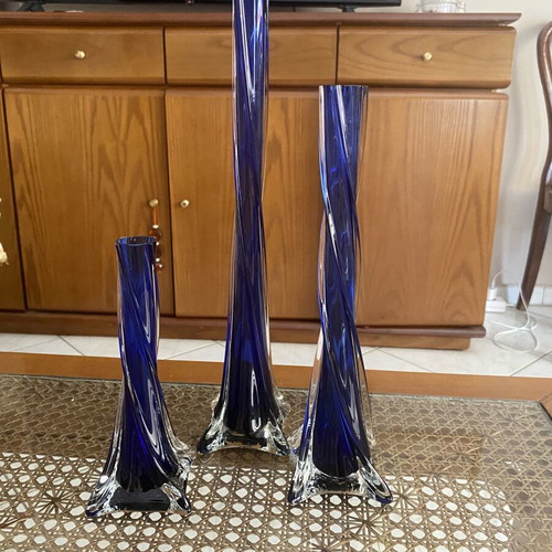Set of 3 Murano-style cobalt blue vases with twisted design and elephant foot base