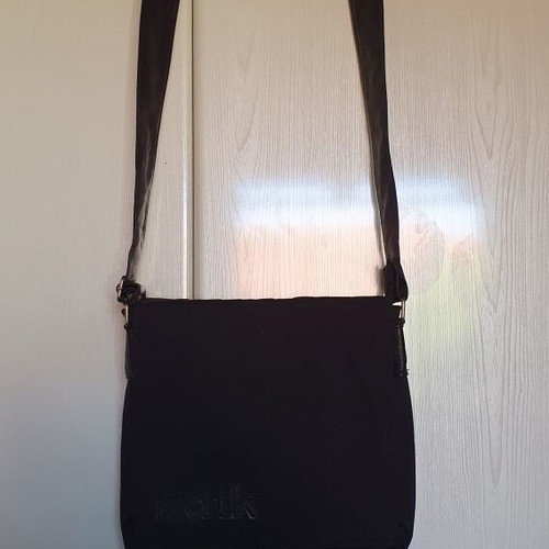 BodyTalk Messenger Bag black, like new, shoulder style