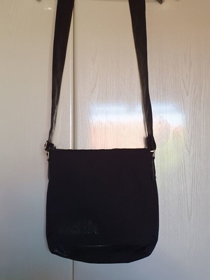 BodyTalk Messenger Bag black, like new, shoulder style