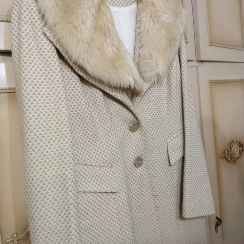 Vagias coat new with fur collar, size 54