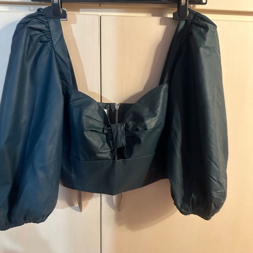 Forever Young leatherette top in cypress color like new, size M