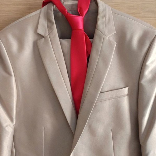 Grey suit with fuchsia tie like new, slim fit