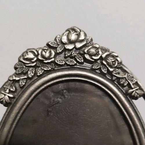 Oval metal photo frame like new 12x8 cm with carved flowers