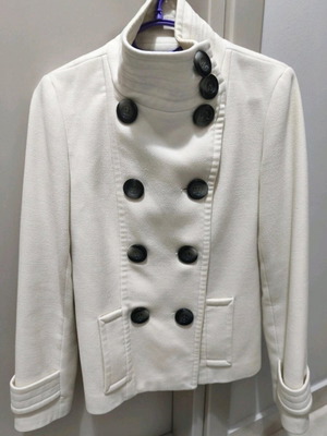 Iso short white coat like new with black buttons and belt