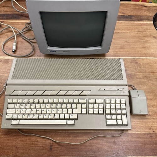 Atari 1040STFM with Atari SM124 monitor, original mouse and Greek manual used