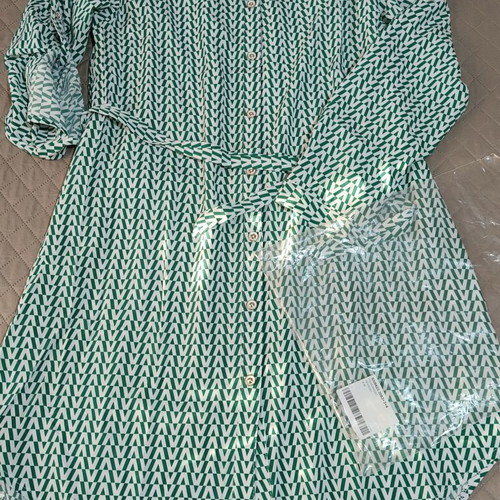 Long shirt new with belt in white and green, size S-M