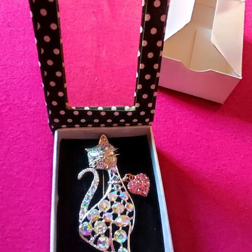 Cat brooch with crystals and metal new