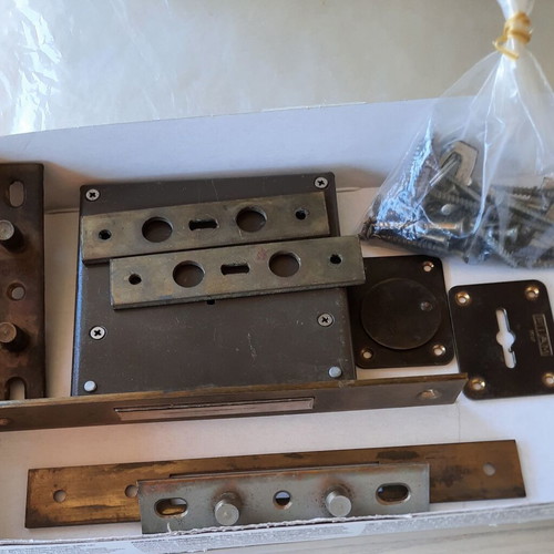 Door lock used for apartment entrance