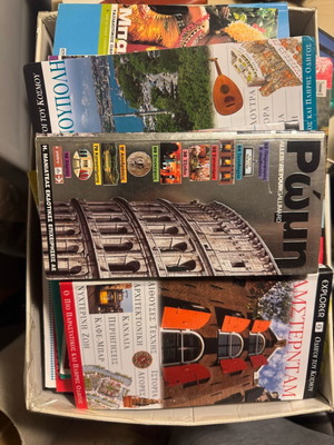 Travel guide collection like new, over 30 pieces
