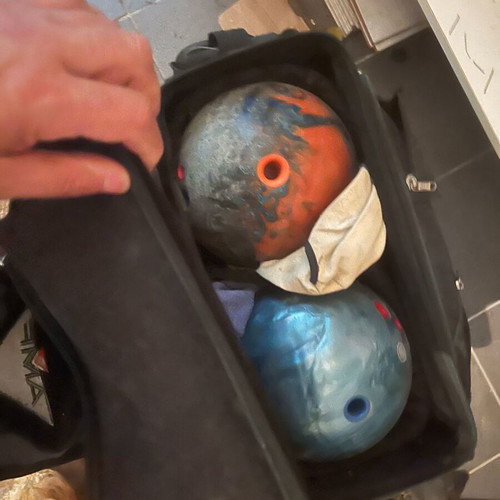 Bowling set with double detachable bag, 4 balls and accessories used