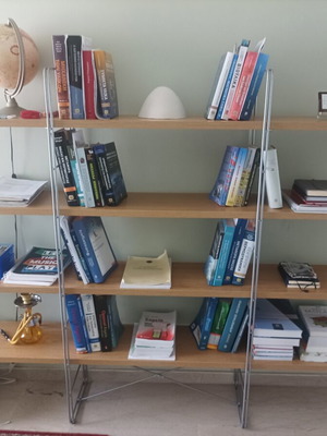 Βιβλιοθήκη IKEA Enetri μεταχειρισμένη vintage με μεταλλικό σκελετό και ξύλινα ράφια