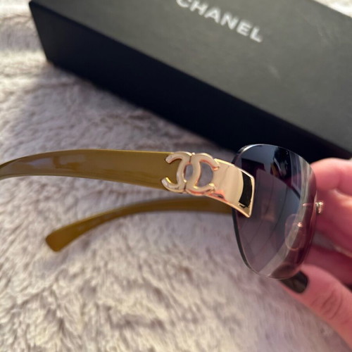 Chanel vintage metal sunglasses 2000 like new, beige and gold