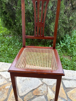 Dining table with five antique chairs like new