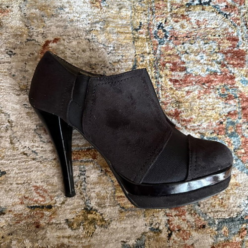 Adam’s black high-heeled shoes like new