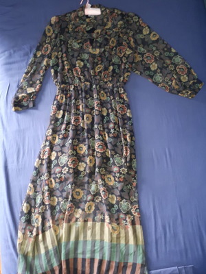 Ljve dress like new, size large-extra large, multicolored