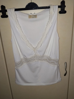 Lynne white sleeveless top with lace, new, size M