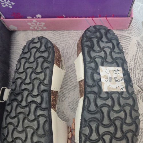 Sandals white with decorative flowers new, size 26