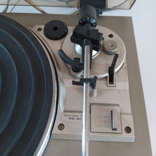 Akai AP B10C turntable used, very good condition with minor damage