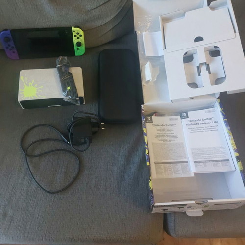 Nintendo Switch OLED Splatoon Edition like new with screen protector