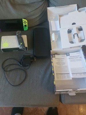 Nintendo Switch OLED Splatoon Edition like new with screen protector