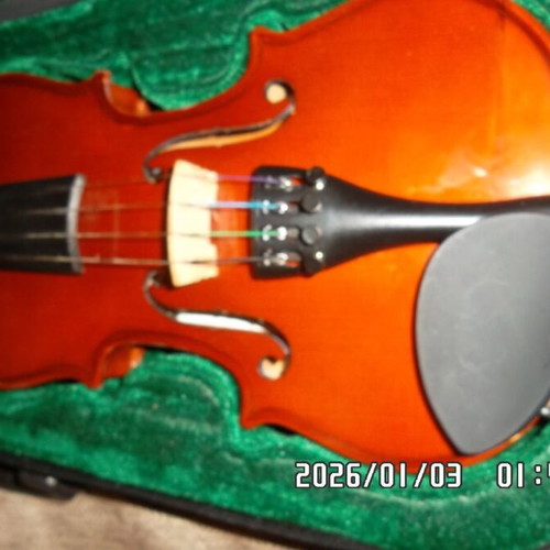Cremona 1/4 Child Violin like new with case and accessories
