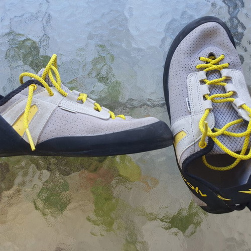 Evolv Defy Lace climbing shoes like new, size 43, gray and yellow