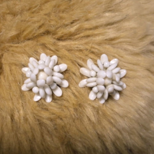 Vintage white clip-on earrings used, old style