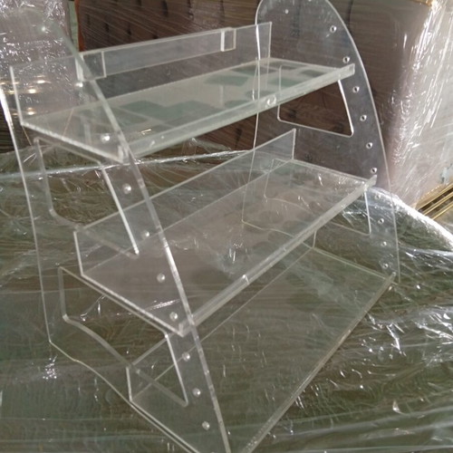 Plexiglass shelves set of 2 like new, ideal for store display