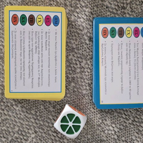 Trivial Pursuit Family Edition pocket size like new