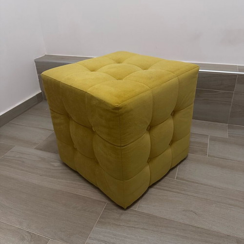 Cube stool like new, 45cm x 45cm x 45cm